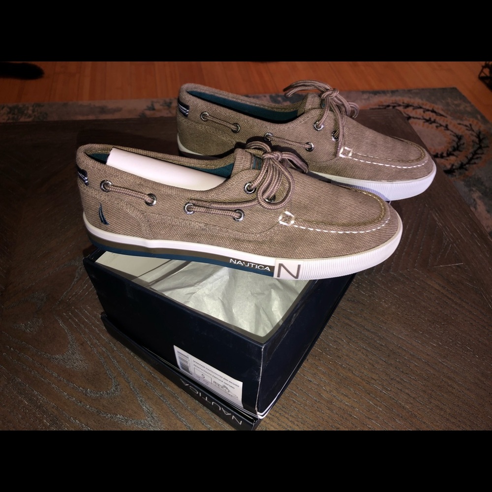 Nautica Spinnaker Youth Pintuck Oxford (Size US 5)
